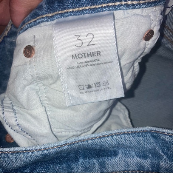 MOTHER The Ditcher Roller Sneak jeans in IYKYK - Picture 14 of 16